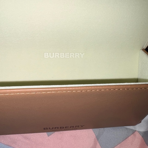 Burberry Camel Leather Sunglasses Case New main image 6